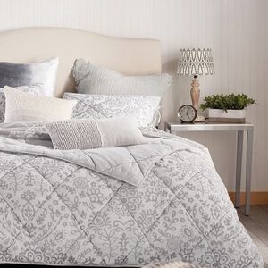 PERI HOMENIP BLOCK  Print Quilt